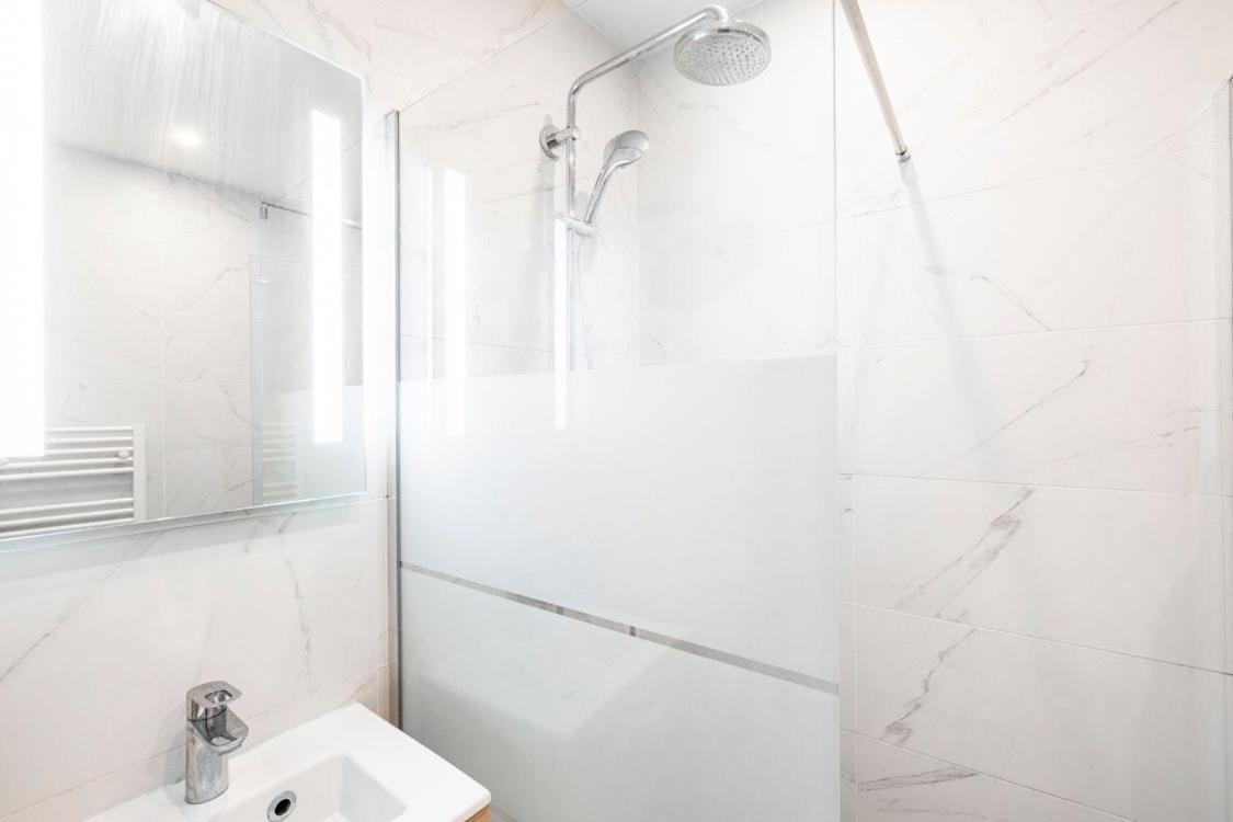Ciseaux 4g - Saint Germain Des Pres - Location Paris